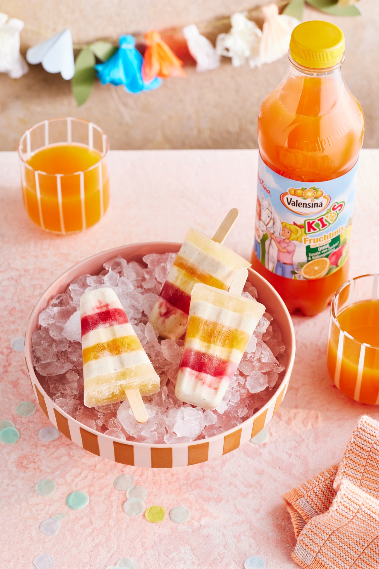 Fruchtiger Frozen-Joghurt am Stiel