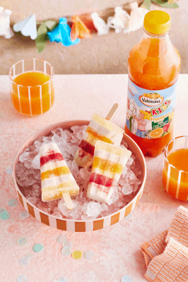 Fruchtiger Frozen-Joghurt am Stiel